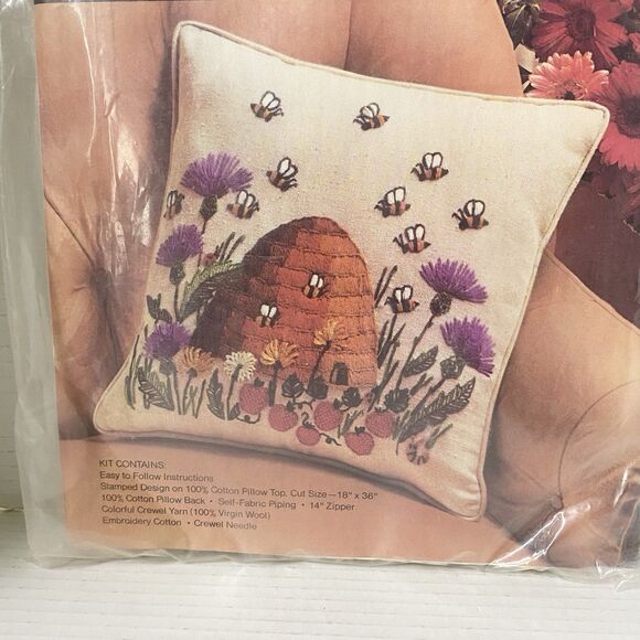 VTG 1972 Avon Creative Needlecraft Crewel Embroidery Pillow Kit "The Bee Garden" - Picture 2 of 6